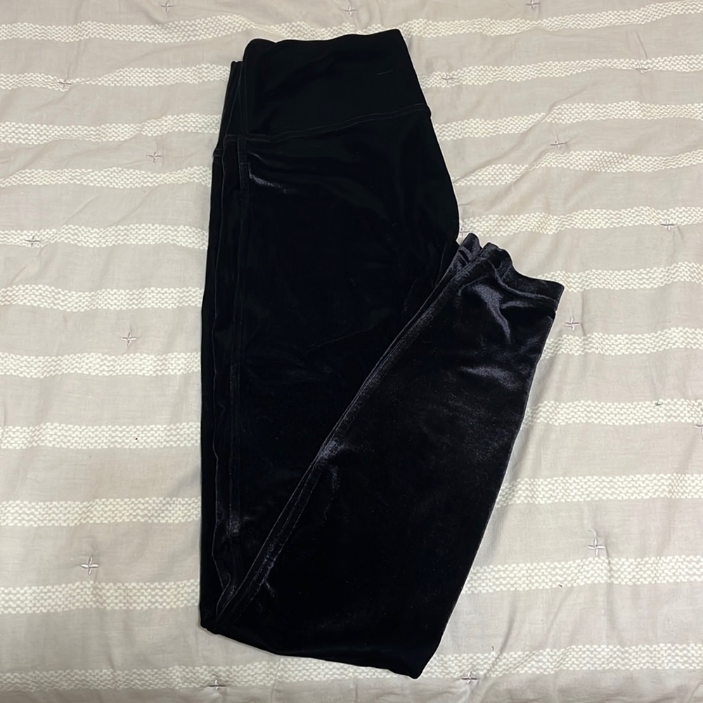 Lululemon black velour tights size 10
